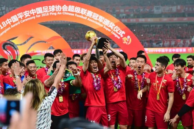 武汉球队上半场小胜荆州，比分1:0！